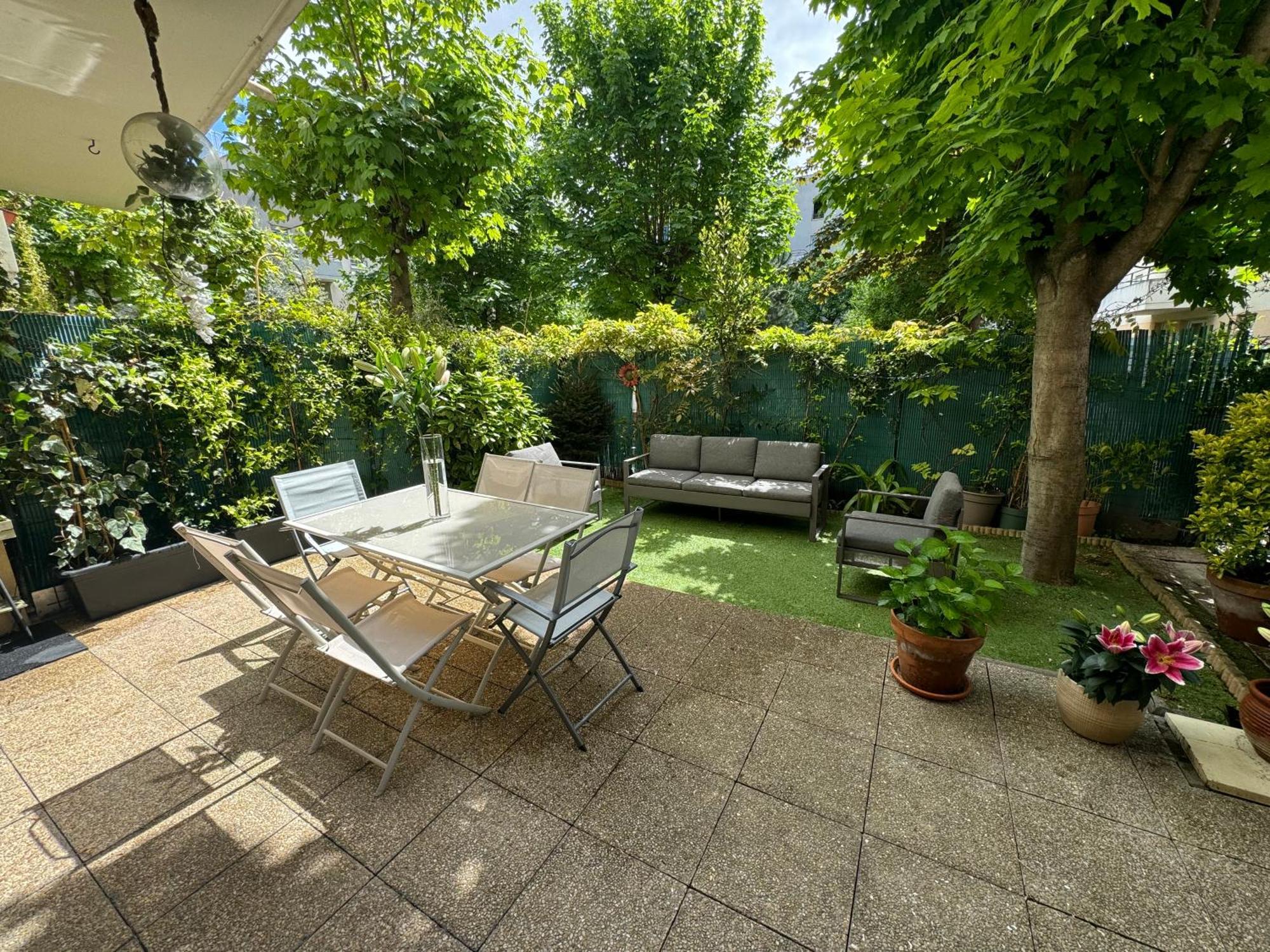 Le Jardin Du Stade By Uta House Saint-Denis  Eksteriør billede